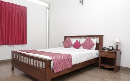 Service apartments in Bangalore - Deluxe Bedroom